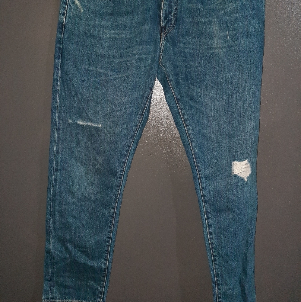 Levi Ripped Jeans